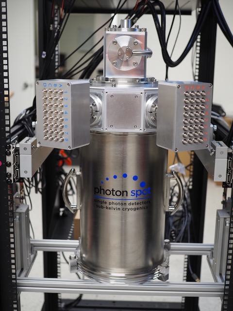64-channel cryostat